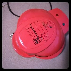 Snoopy waffle maker